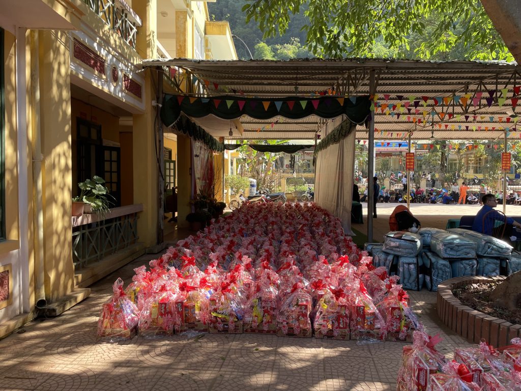 s5t-tang-qua-tet-tai-xa-nanh-nghe-hoa-binh